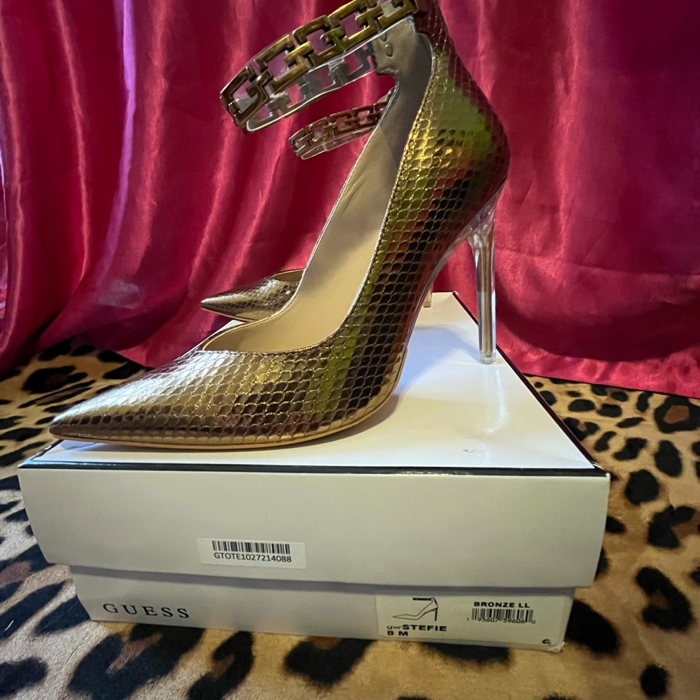 Guess Stefie Bronze Croc G Chain Logo Pointy Toe Pump 8
